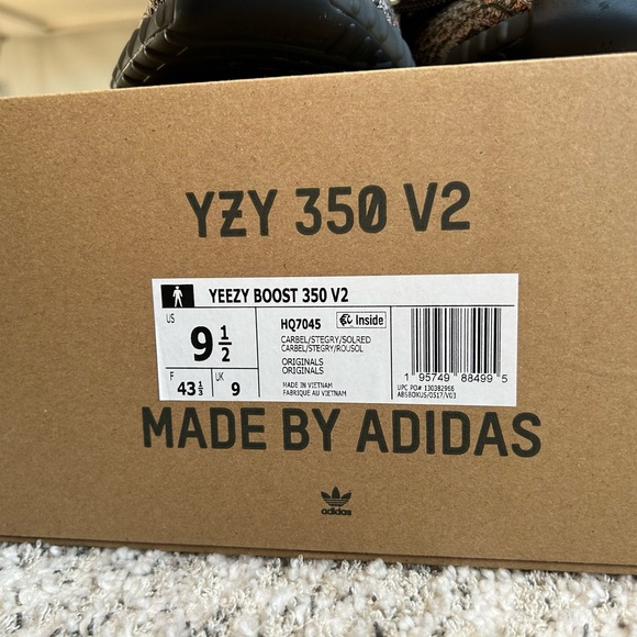 Brand new Yeezy Boost 350 V2 size US side 9 1/2